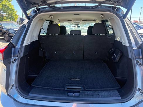 Used 2025 Nissan Rogue SV FWD image 33