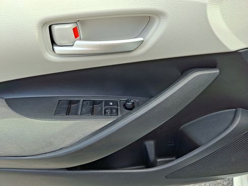 Used 2020 Toyota Corolla LE image 12