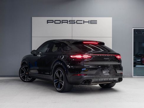 Certified 2023 Porsche Cayenne Platinum Edition image 3