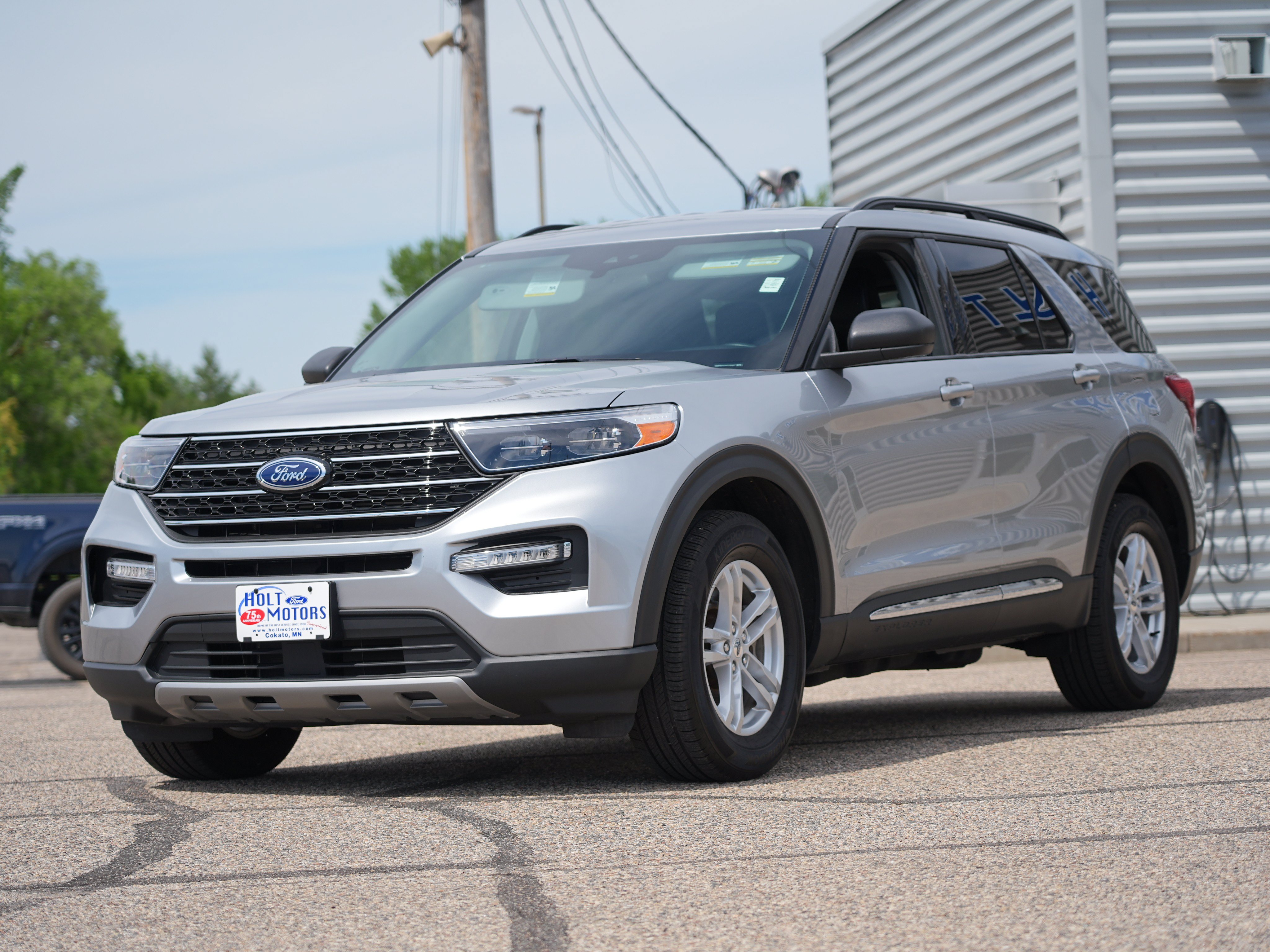Used 2023 Ford Explorer XLT w/ Equipment Group 202A AWD/4WD image 8