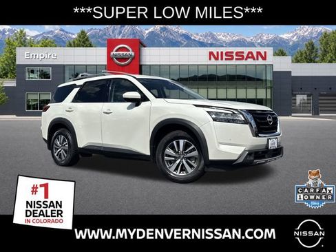 Used 2022 Nissan Pathfinder SL AWD/4WD image 1