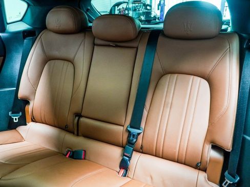 Used 2018 Maserati Levante image 32