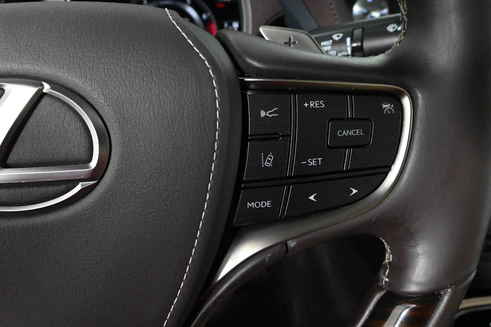 Used 2018 Lexus LS 500 w/ Interior Upgrade Package RWD image 24