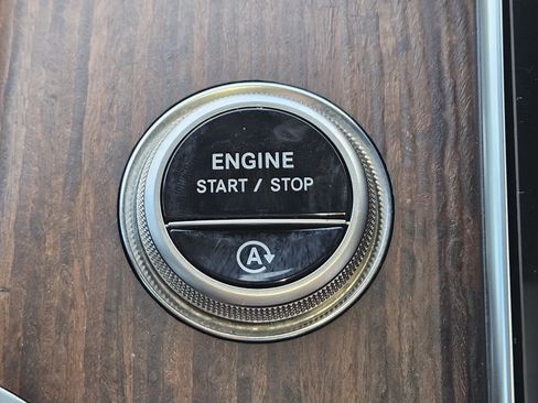 Certified 2025 Mercedes-Benz GLC 300 image 22