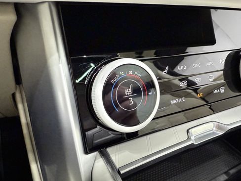 Used 2023 Land Rover Range Rover SV image 27