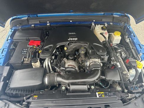 Used 2021 Jeep Gladiator Sport AWD/4WD image 27