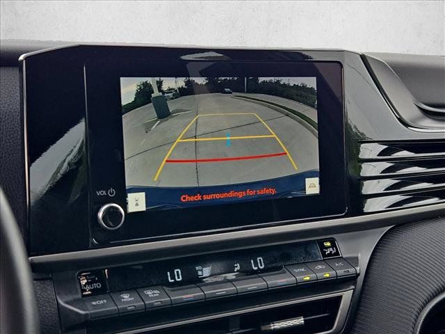 Used 2025 Toyota Camry SE FWD image 13