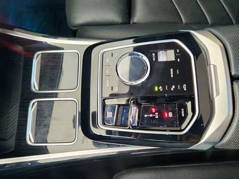 Used 2024 BMW 740i xDrive w/ Premium Package image 56