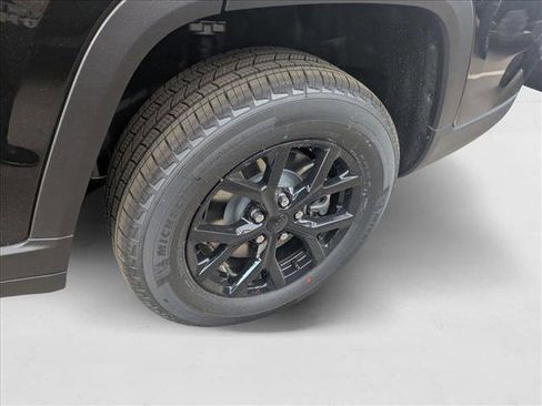 New 2025 Jeep Grand Cherokee L Altitude image 18