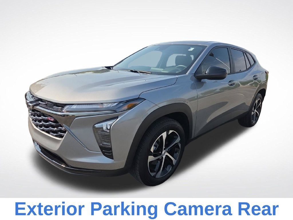 Used 2025 Chevrolet Trax RS w/ Sunroof Package FWD image 11