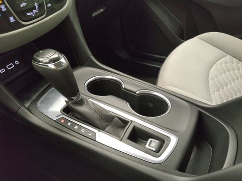 Used 2020 Chevrolet Equinox LS image 26