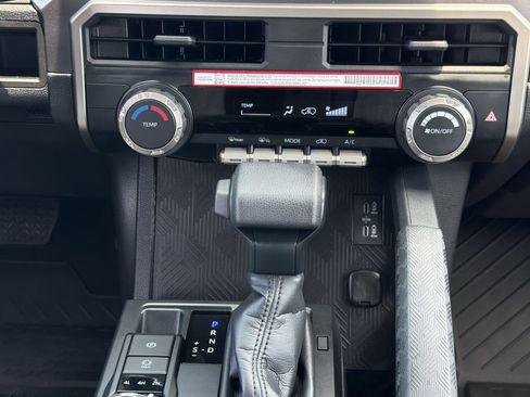 Used 2026 Toyota 4Runner SR5 AWD/4WD image 18