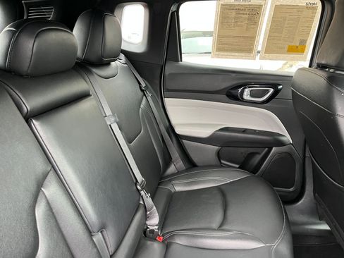 Used 2025 Jeep Compass Limited image 38