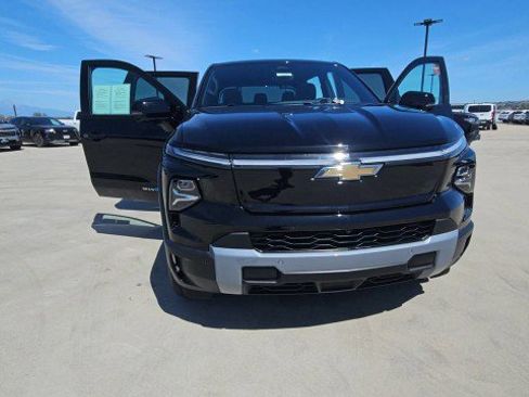 Used 2025 Chevrolet Silverado EV LT w/ LT Premium Package AWD/4WD image 3