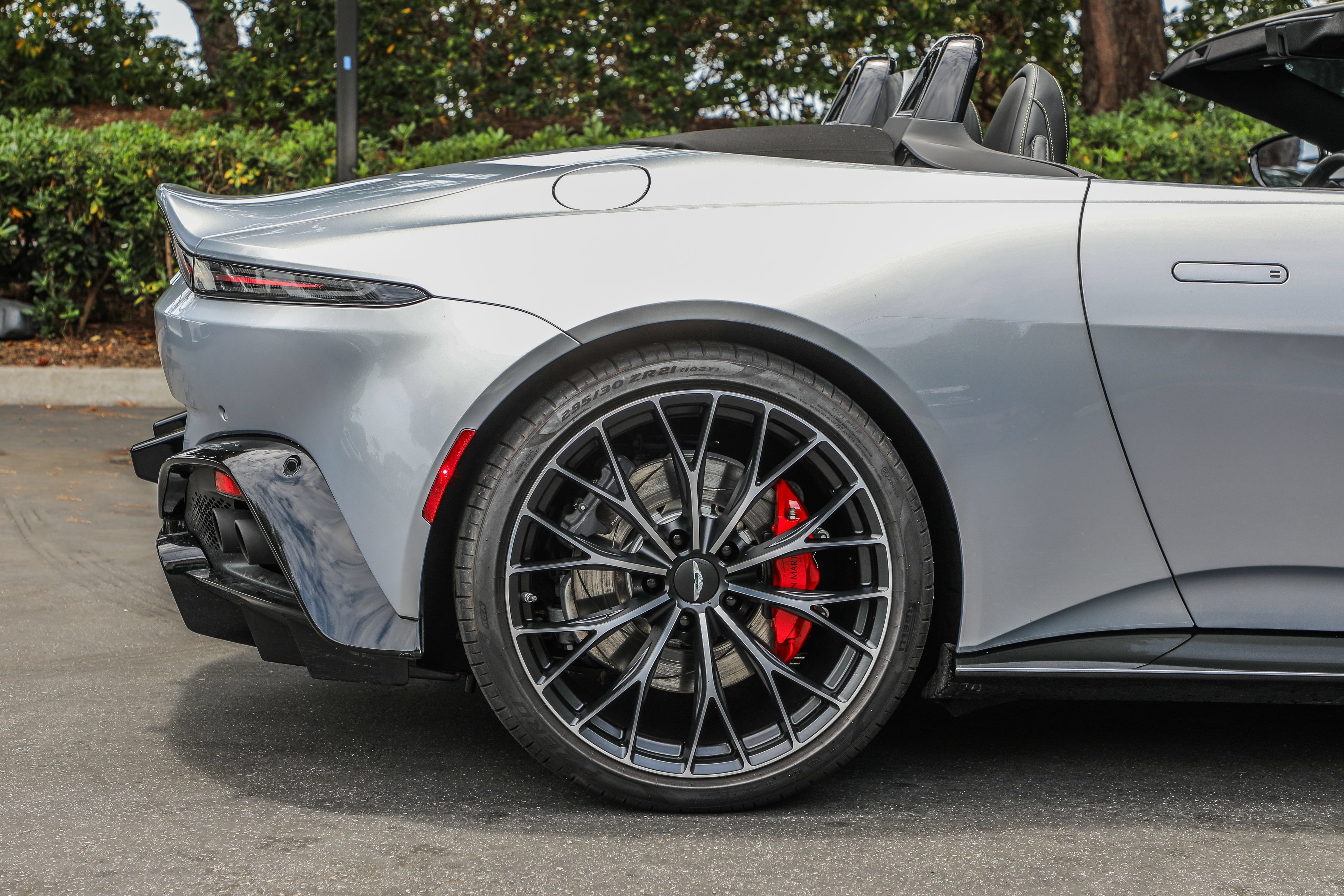 Used 2023 Aston Martin V8 Vantage Roadster RWD image 28
