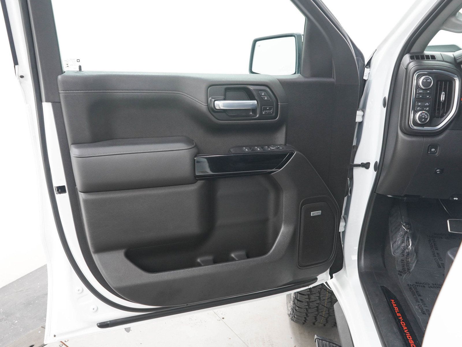 Used 2021 GMC Sierra 1500 SLT w/ SLT Premium Plus Package AWD/4WD image 17