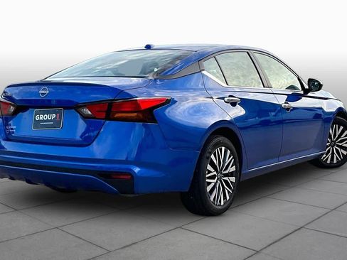 Used 2025 Nissan Altima 2.5 SV FWD image 11
