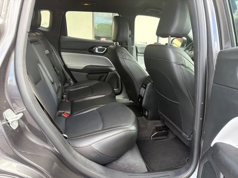 Used 2023 Jeep Compass Limited w/ Elite Group AWD/4WD image 17
