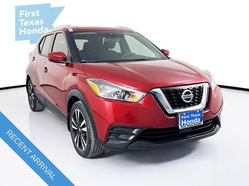 Used 2020 Nissan Kicks SV image 1