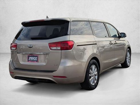 Used 2017 Kia Sedona LX image 5