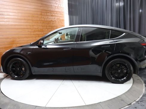 Used 2023 Tesla Model Y Long Range image 19