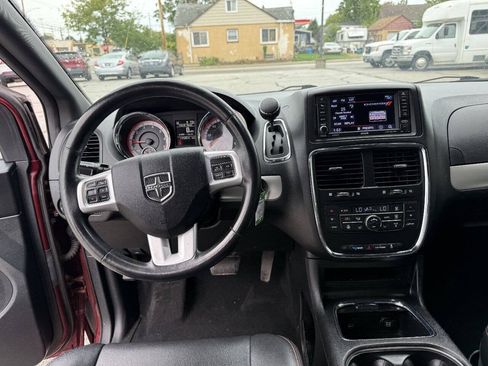 Used 2019 Dodge Grand Caravan GT FWD image 12