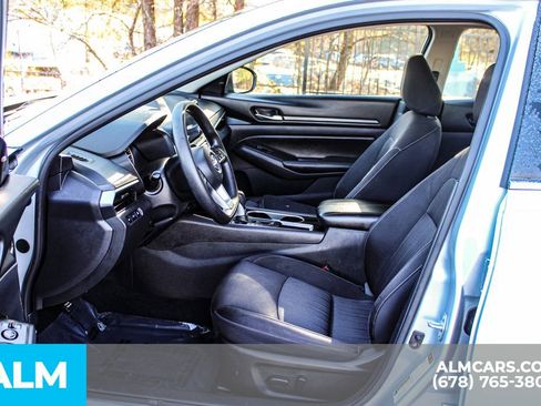 Used 2024 Nissan Altima 2.5 SV image 17