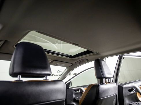 Used 2017 Toyota RAV4 Platinum image 21