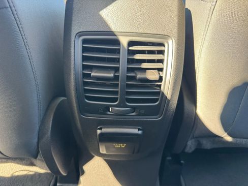 Used 2017 Ford C-MAX SE image 40