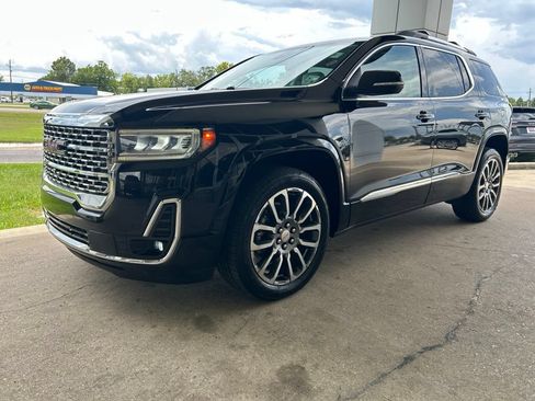 Used 2021 GMC Acadia Denali w/ Denali Technology Package FWD image 4