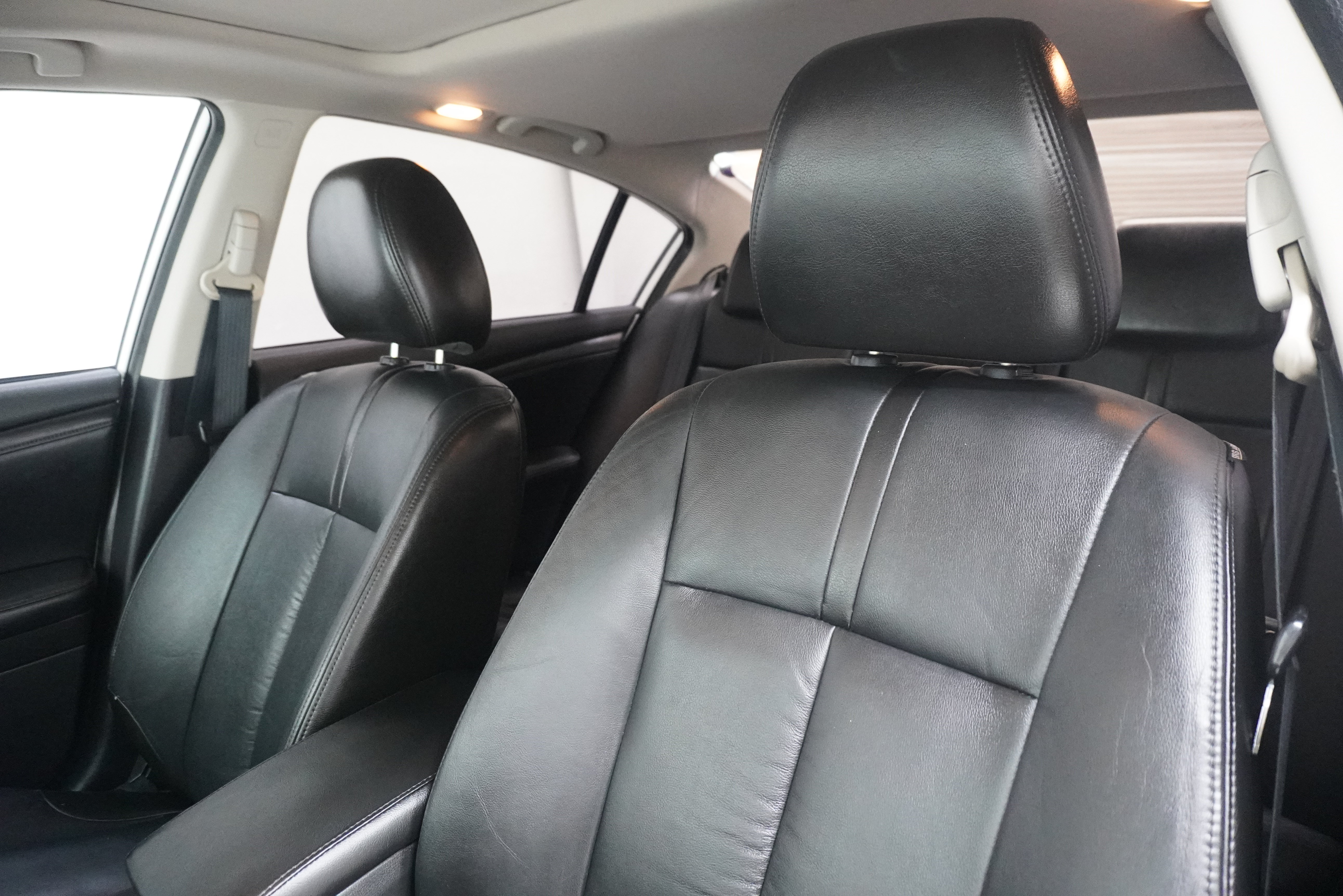 Used 2011 Nissan Altima 2.5 SL w/ Technology Pkg FWD image 10