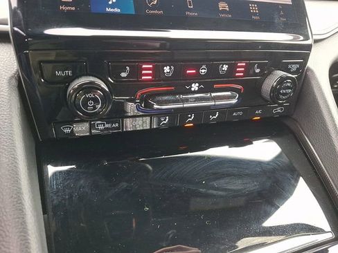 Used 2024 Jeep Grand Cherokee L Limited w/ Luxury Tech Group II image 15