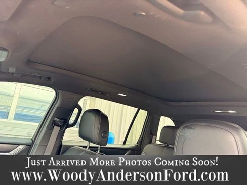 Used 2024 GMC Acadia Elevation w/ Black Edition AWD/4WD image 11