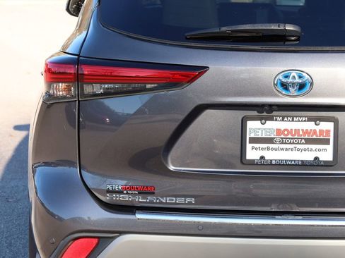 Used 2021 Toyota Highlander Platinum image 20