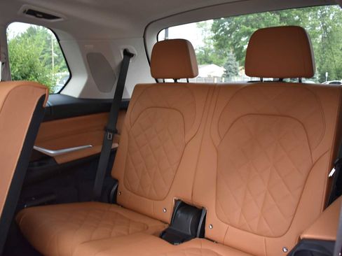 Used 2026 BMW X7 xDrive40i w/ Premium Package AWD/4WD image 19