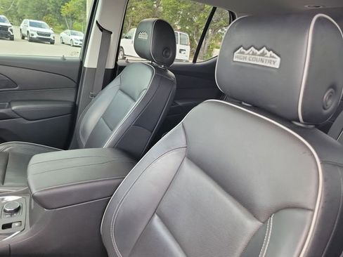 Used 2021 Chevrolet Traverse High Country FWD image 15