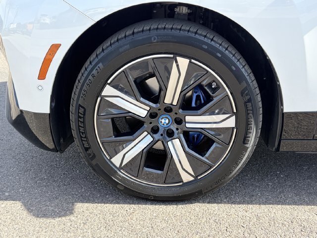 Used 2024 BMW iX xDrive50 w/ Sport Package AWD/4WD image 11