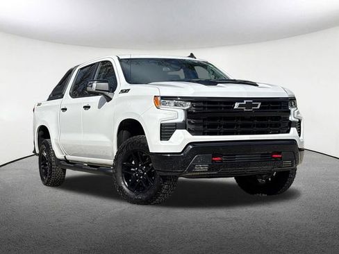 Used 2025 Chevrolet Silverado 1500 LT Trail Boss w/ LT Trail Boss Premium Package AWD/4WD image 2