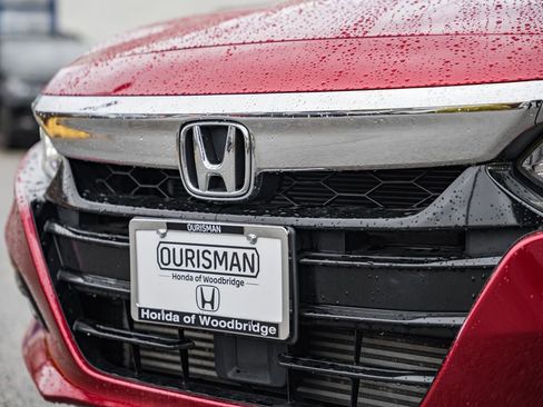 Used 2018 Honda Accord Touring image 11