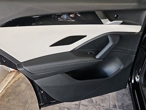 New 2025 Volkswagen Tiguan SE image 21