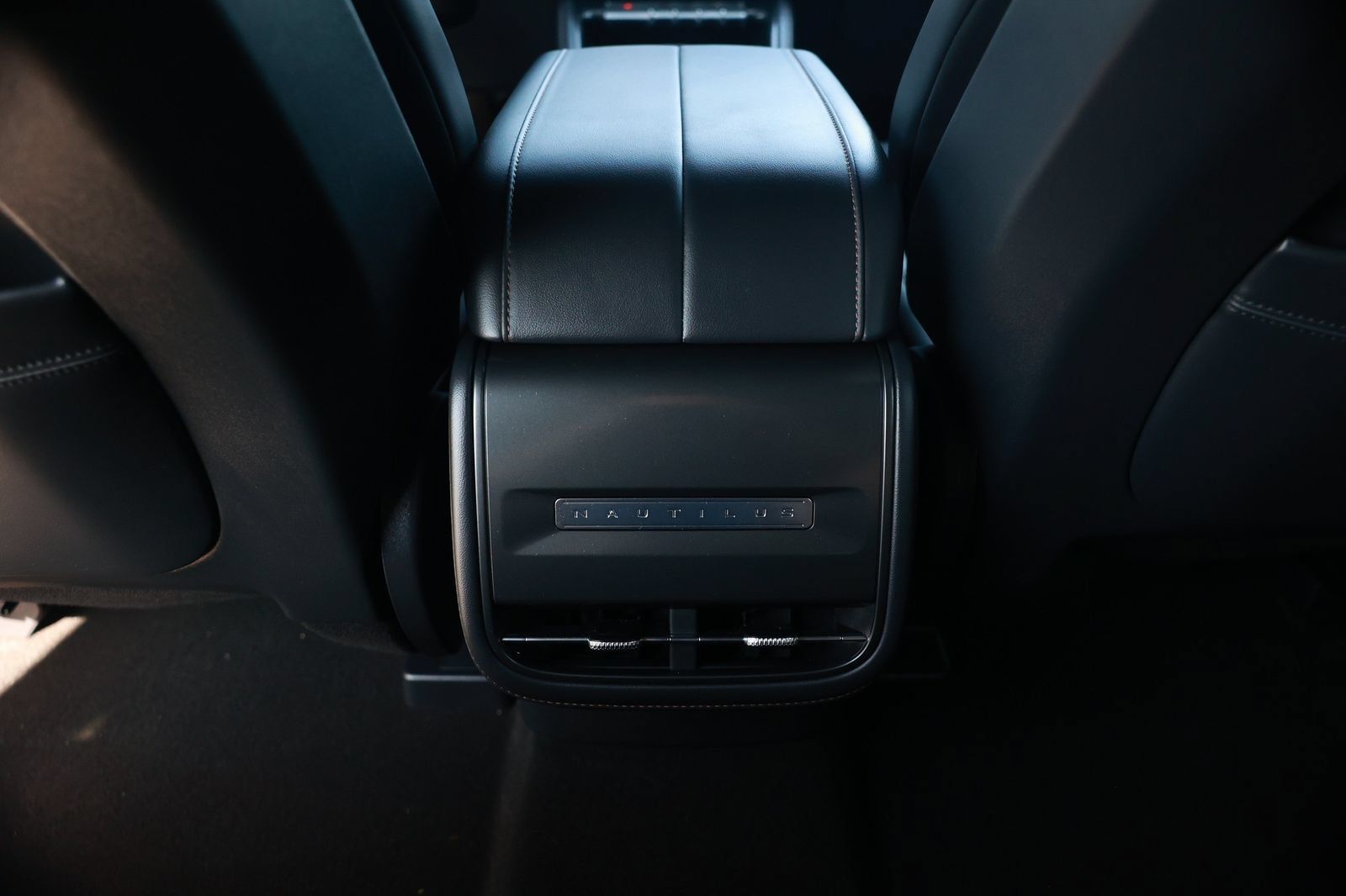 Used 2024 Lincoln Nautilus Premier w/ Jet Appearance Package AWD/4WD image 38