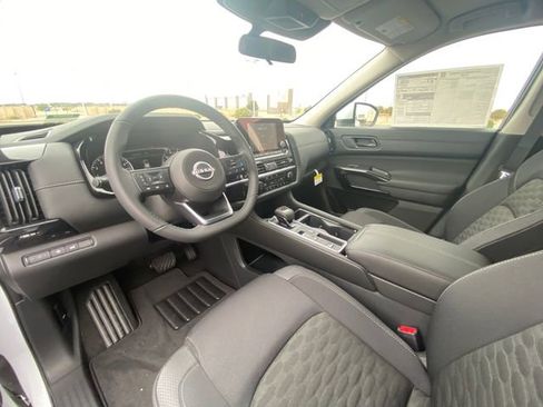 New 2025 Nissan Pathfinder SL w/ Black Appearance Package image 11