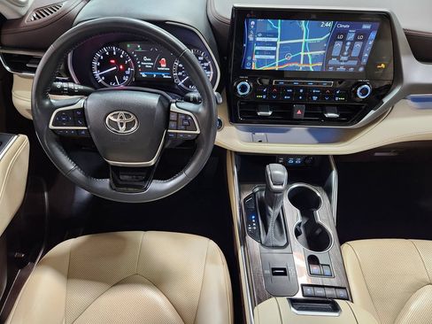 Used 2022 Toyota Highlander Limited FWD image 48