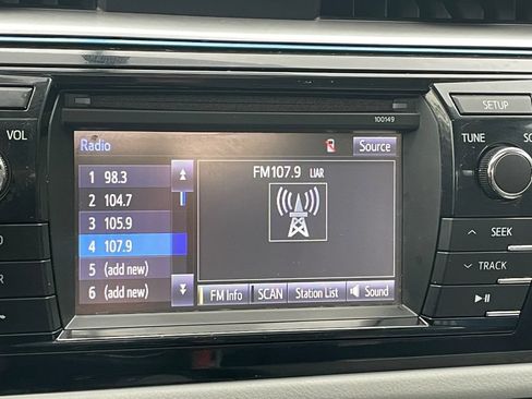Used 2015 Toyota Corolla LE FWD image 29