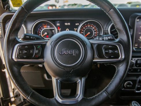 Used 2018 Jeep Wrangler Unlimited Sahara image 17