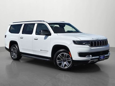 Used 2024 Jeep Wagoneer L Series II RWD image 8