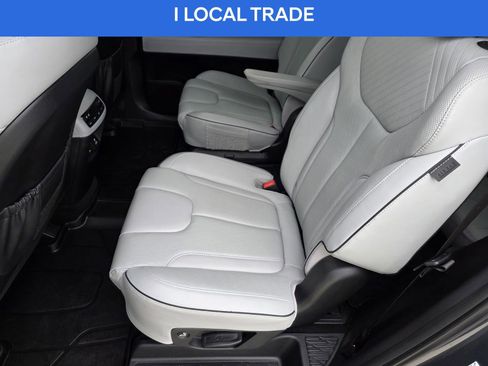 Used 2024 Hyundai Palisade SEL w/ Premium Package image 16