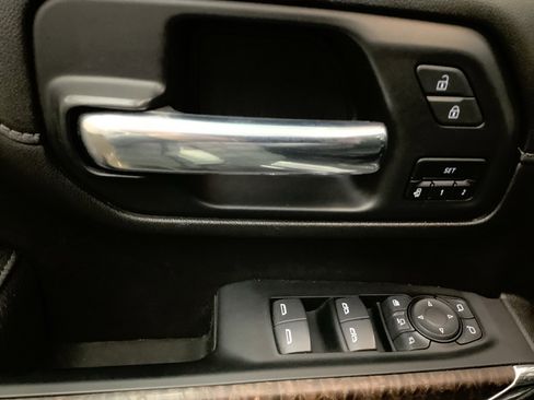 Used 2023 GMC Sierra 2500 Denali w/ Denali Ultimate Package image 16