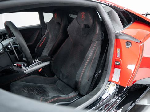 Used 2018 Lamborghini Huracan Performante image 3