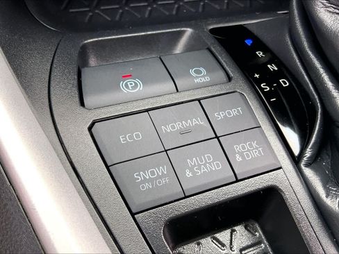Used 2025 Toyota RAV4 XLE AWD/4WD image 33